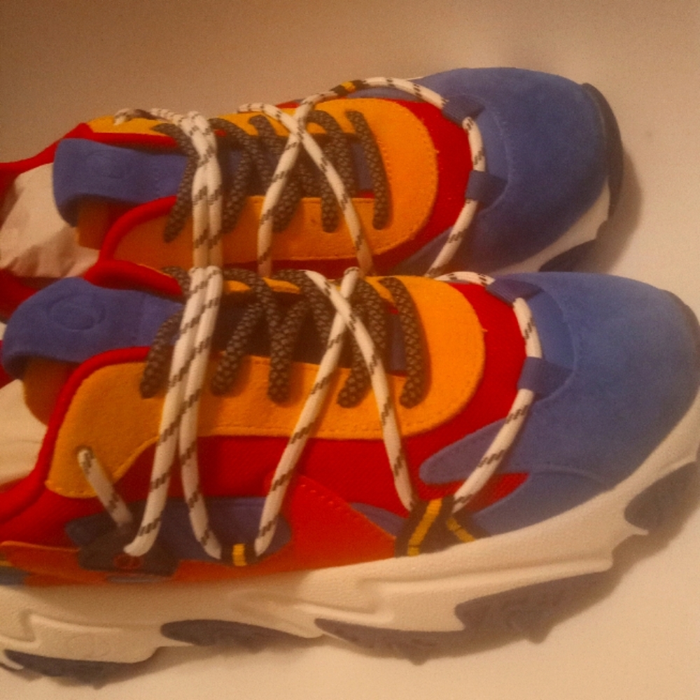 Boys Youth Sneakers size 6.5 M